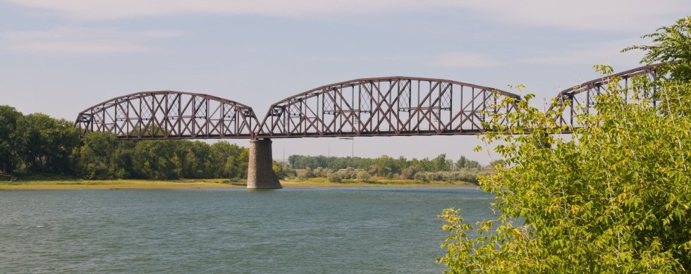 Railroad bridge over the Missouri River in Bismarck