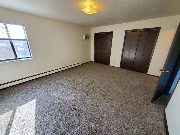 Large Bedroom w/ New Carpeting & Double ...