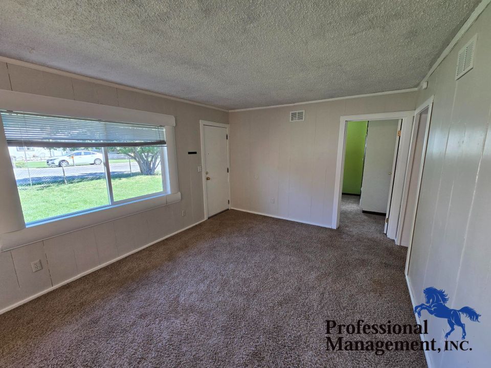 Livingroom /Entry Way