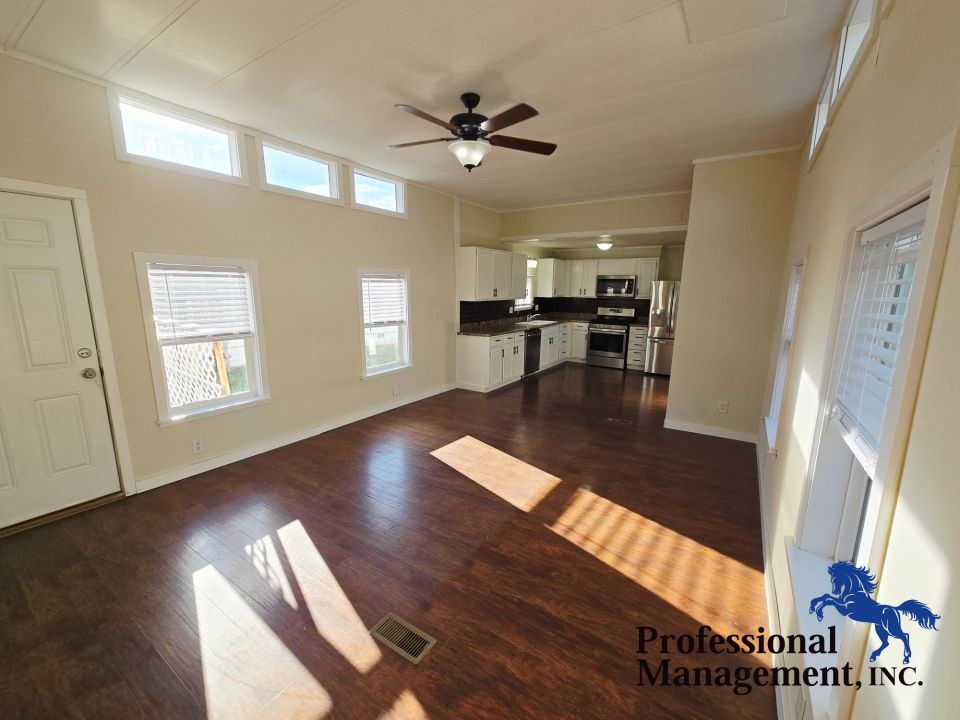Livingroom & Kitchen