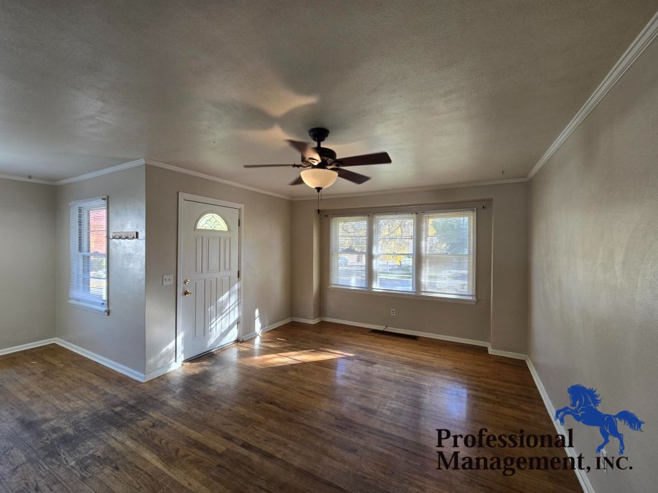 Entry /Livingroom