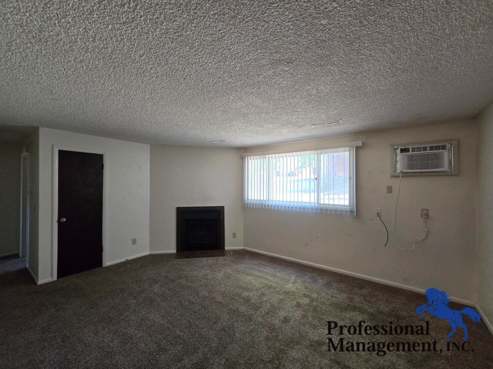 Livingroom with A/C and Decoctive Fire Place
