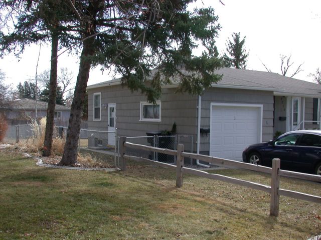Side entrance to apartment