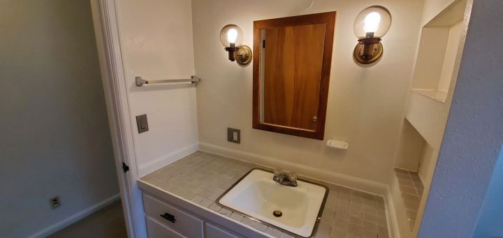Bathroom Vanity (Dual)