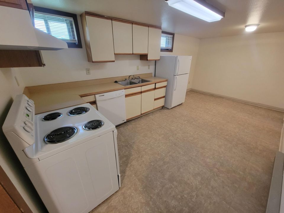Kitchen & Dining Area