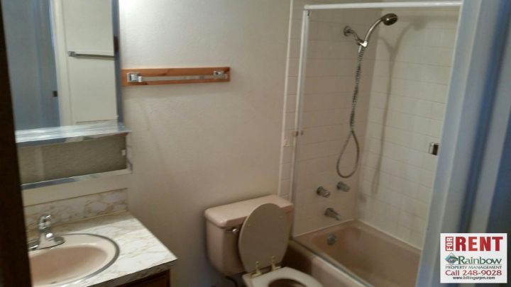 Apartment 4 Bathroom
