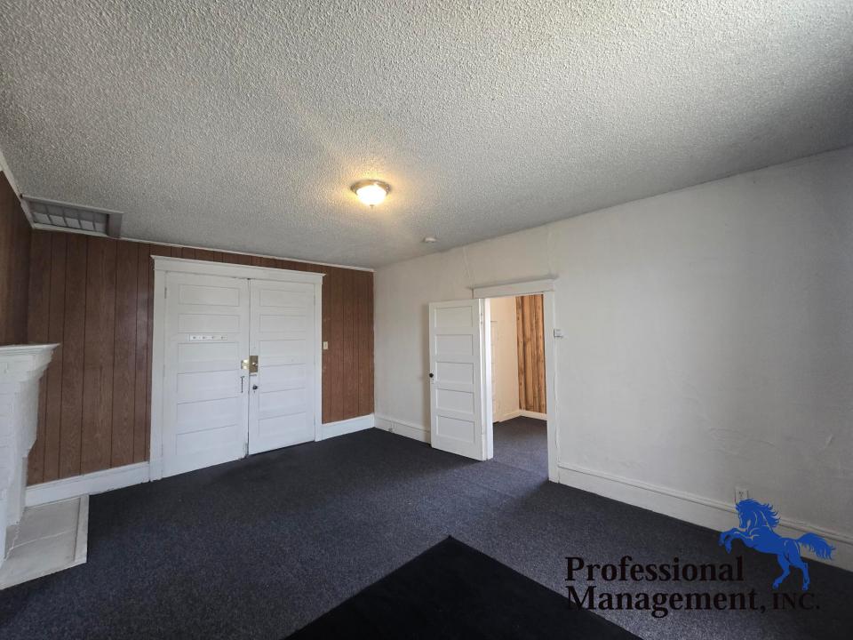 Entryway/Living Room