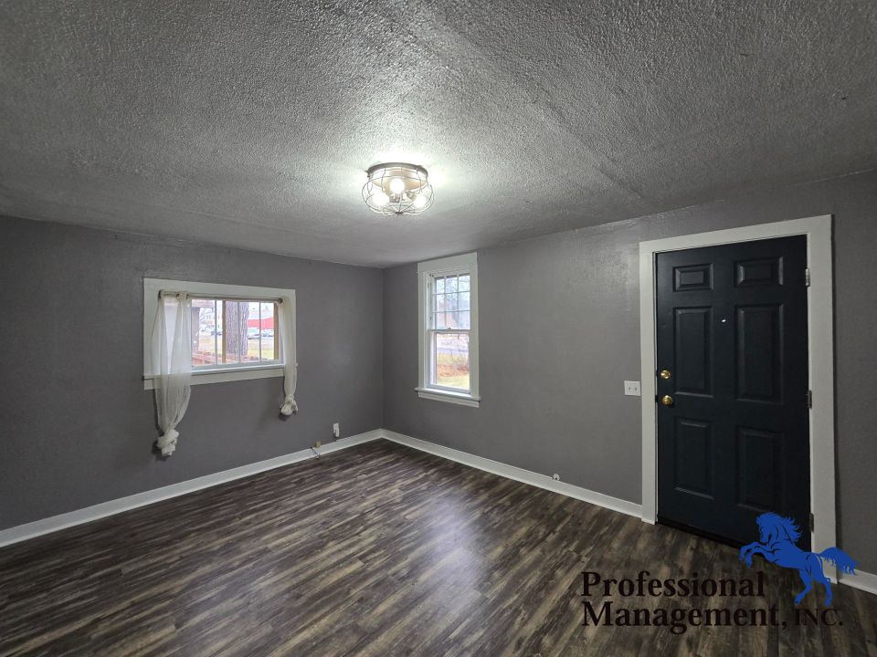 Livingroom /Entry Way