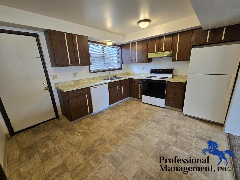 Kitchen w/ Dishwasher