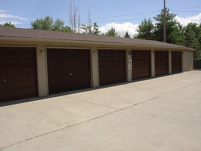 Garages and Driveway