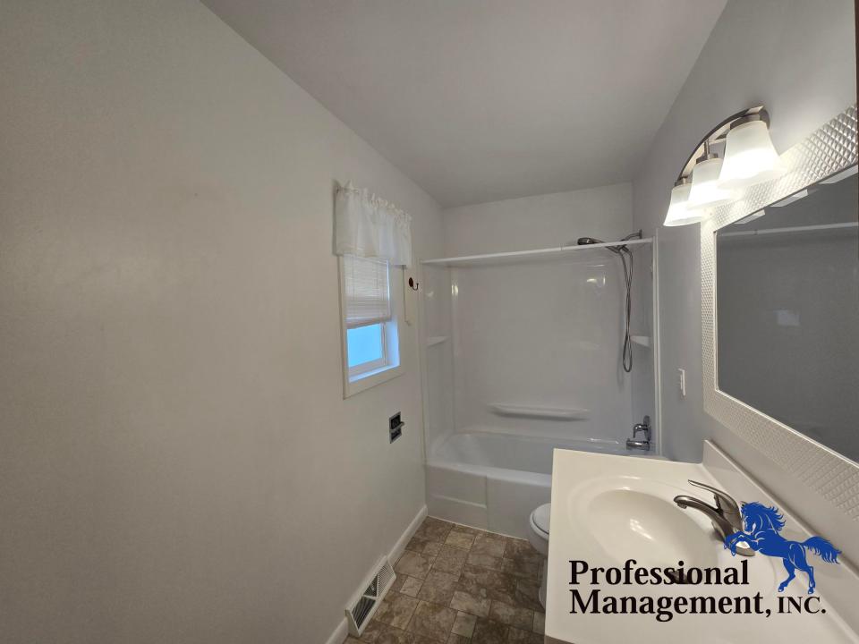 Upstairs Full Bath