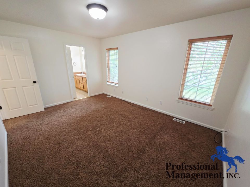 Master Bedroom w/ Bath