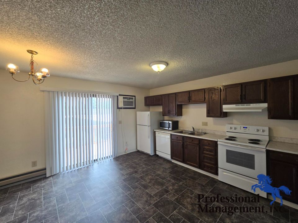 Kitchen/ Dinning