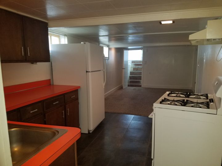 Well Appointed Kitchen w/ Gas Stove