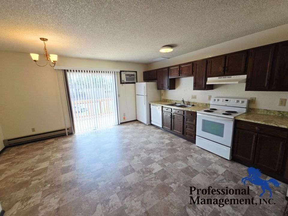 Kitchen & Dining Area