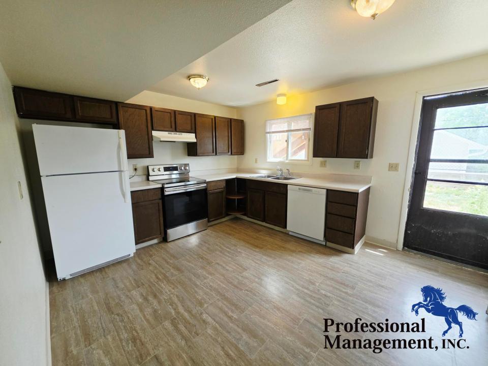 Kitchen w/ Dishwasher