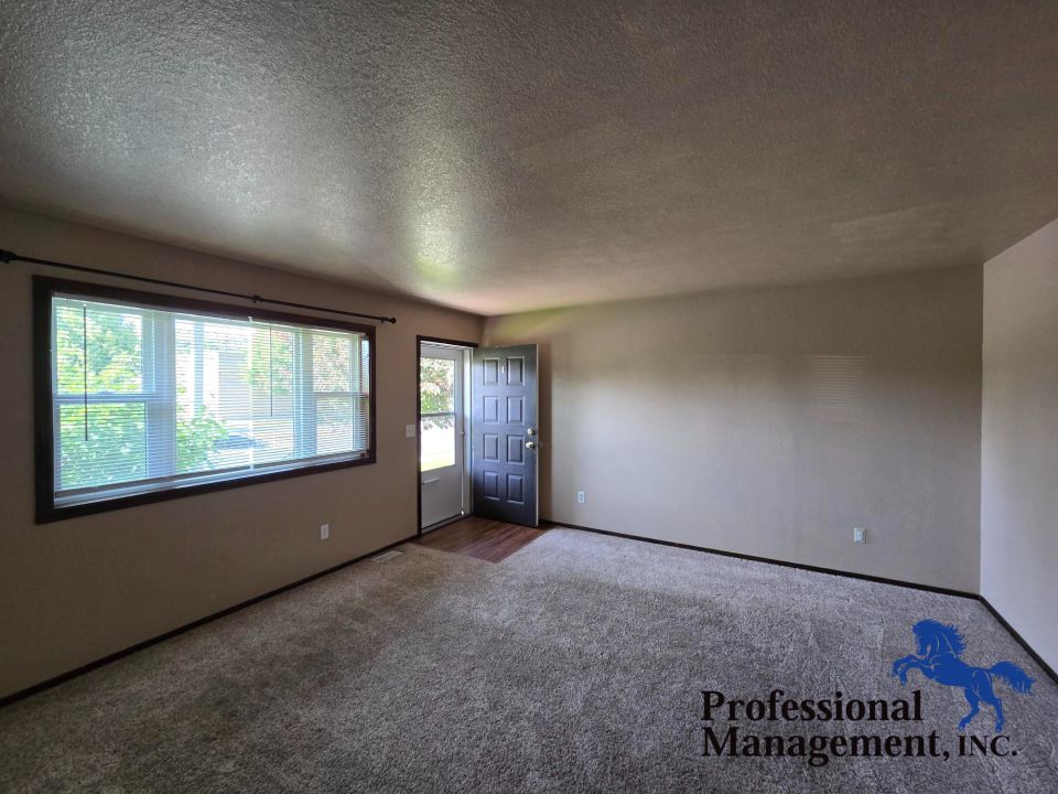 Livingroom /Entry Way