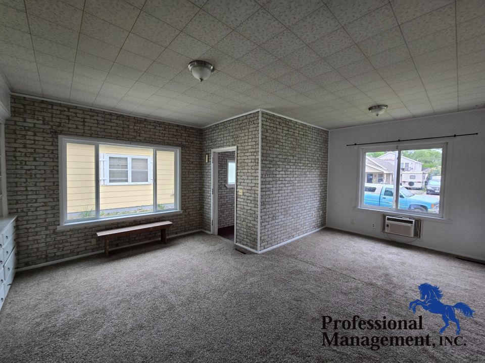 Livingroom with Built Ins and Mudroom