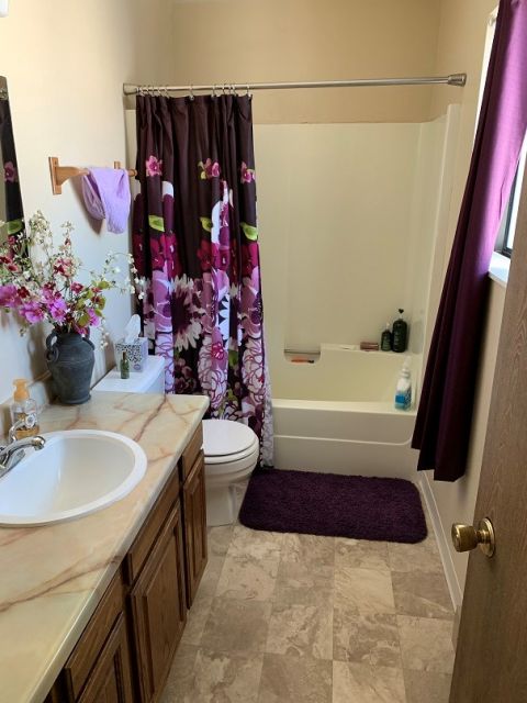 Main Upstairs Bathroom