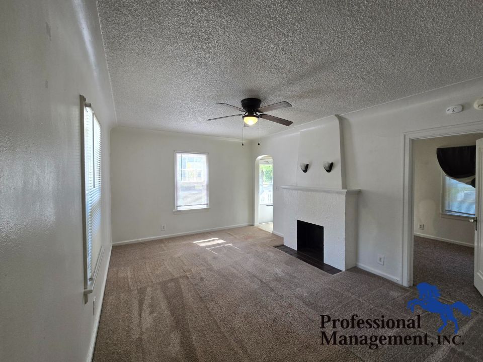 Livingroom /Entry Way