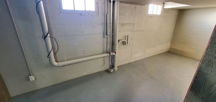 Washer & Dryer Hookups