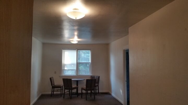 Living Room/Dining Area