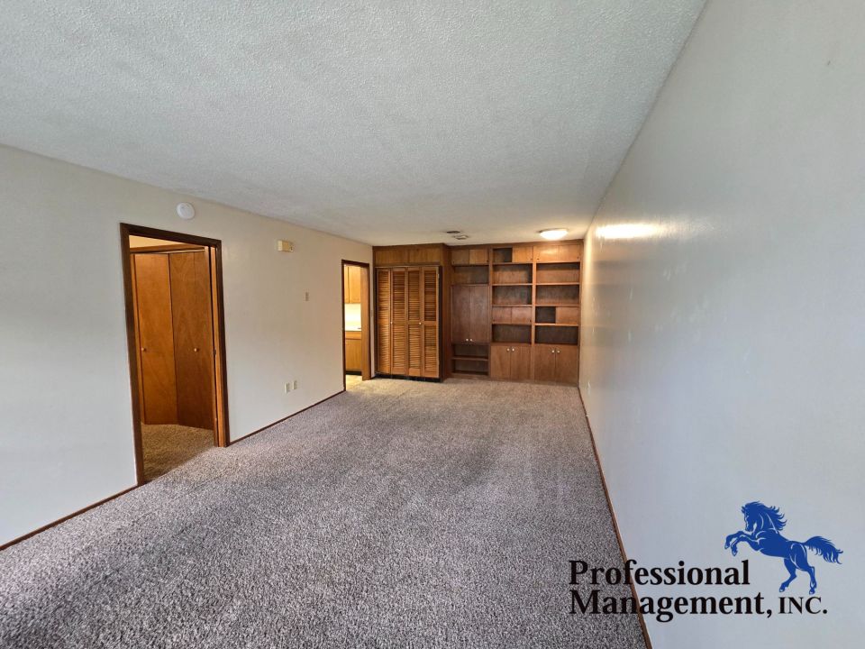 Livingroom /Entry Way