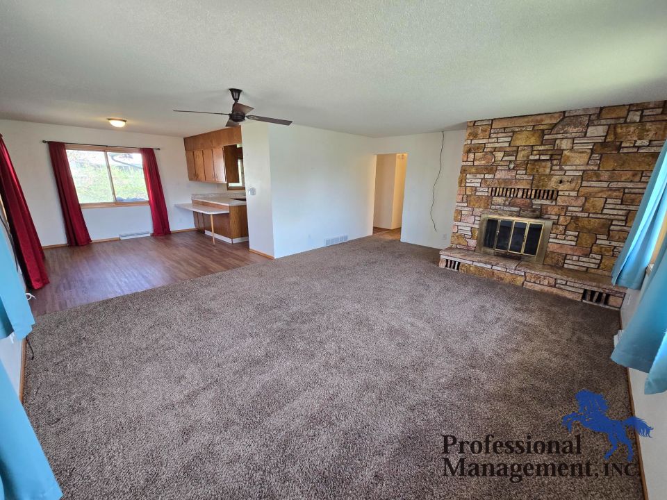 Livingroom & Dining Area