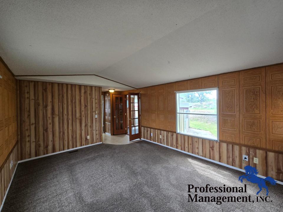 Entry Way/Livingroom