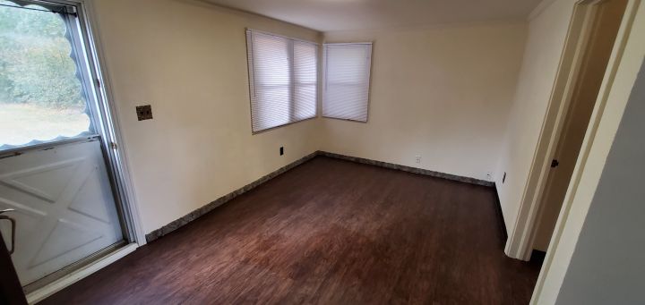 Large Living Room w/ Natural Light