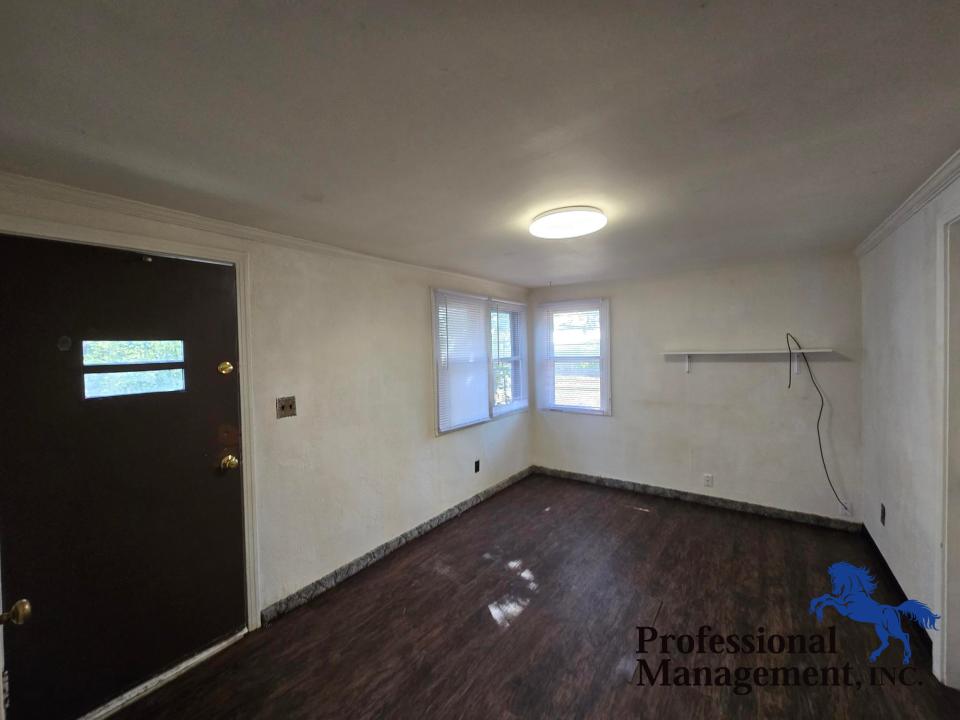 Livingroom/ Entry Way