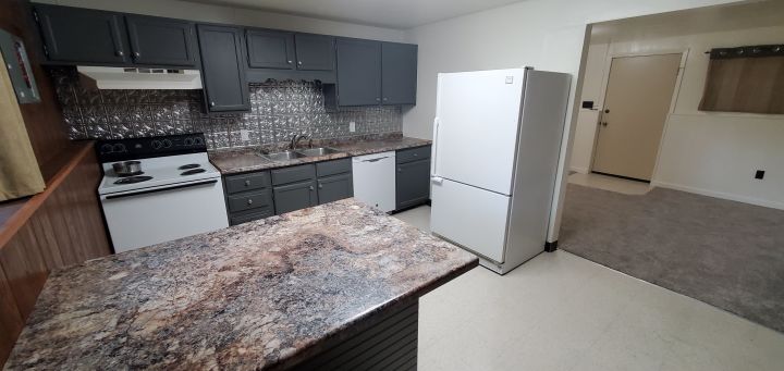 Kitchen w/ New Paint & Countertops
