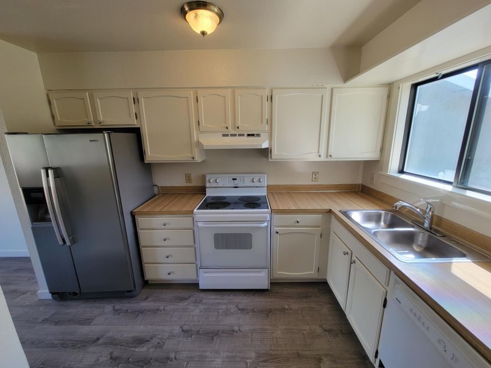 Kitchen w/Dishwasher