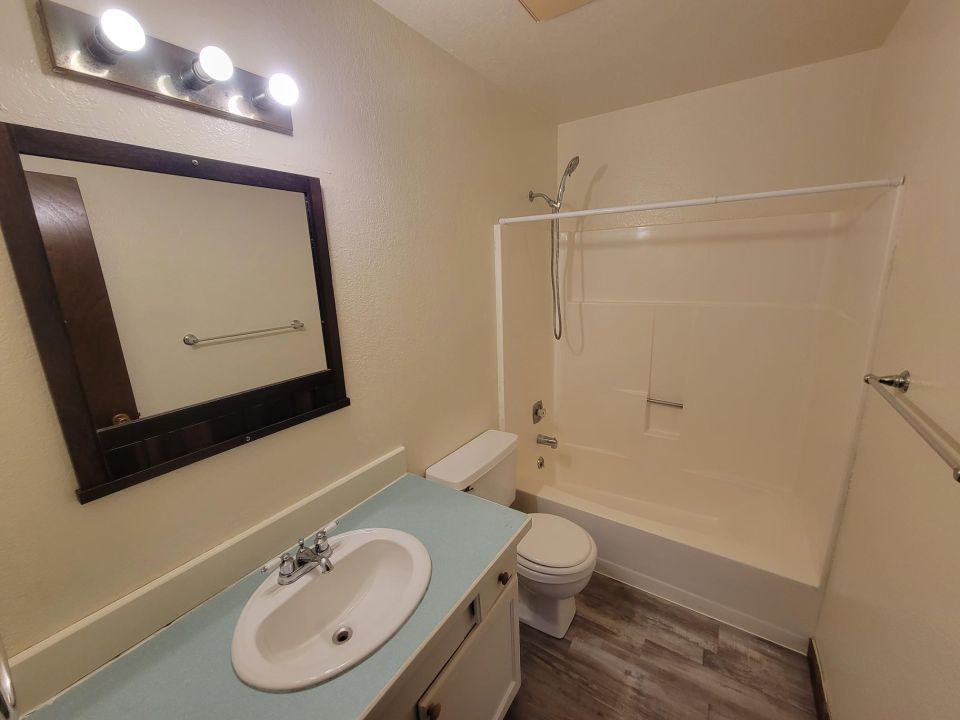 Full Bathroom