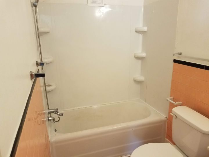 Bathroom w/ Tub