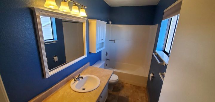 Upstairs Main Bathroom