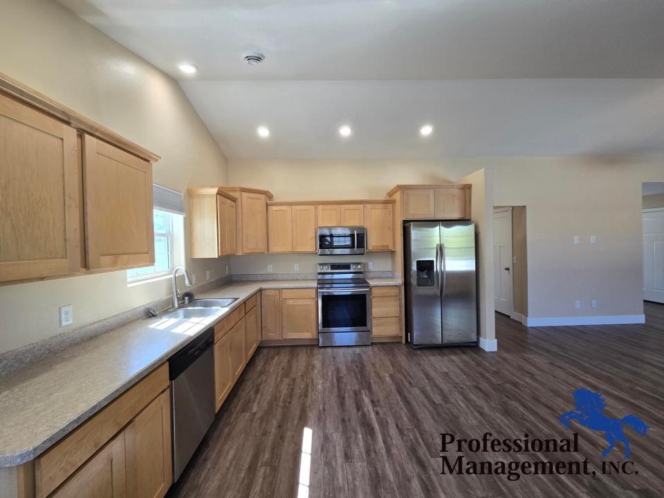 Kitchen w/ Dishwasher
