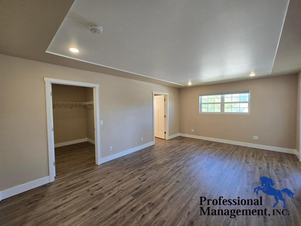 Master Bath/ Walk in Closet/Master Bath