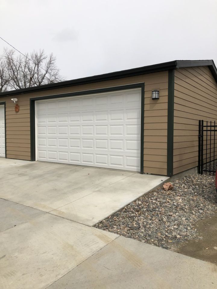 Double Detached Garage with Workbench/Large ...