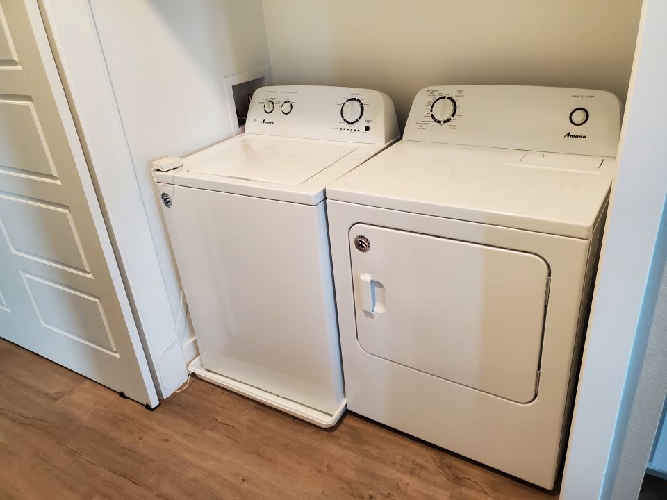 Washer/Dryer Provided