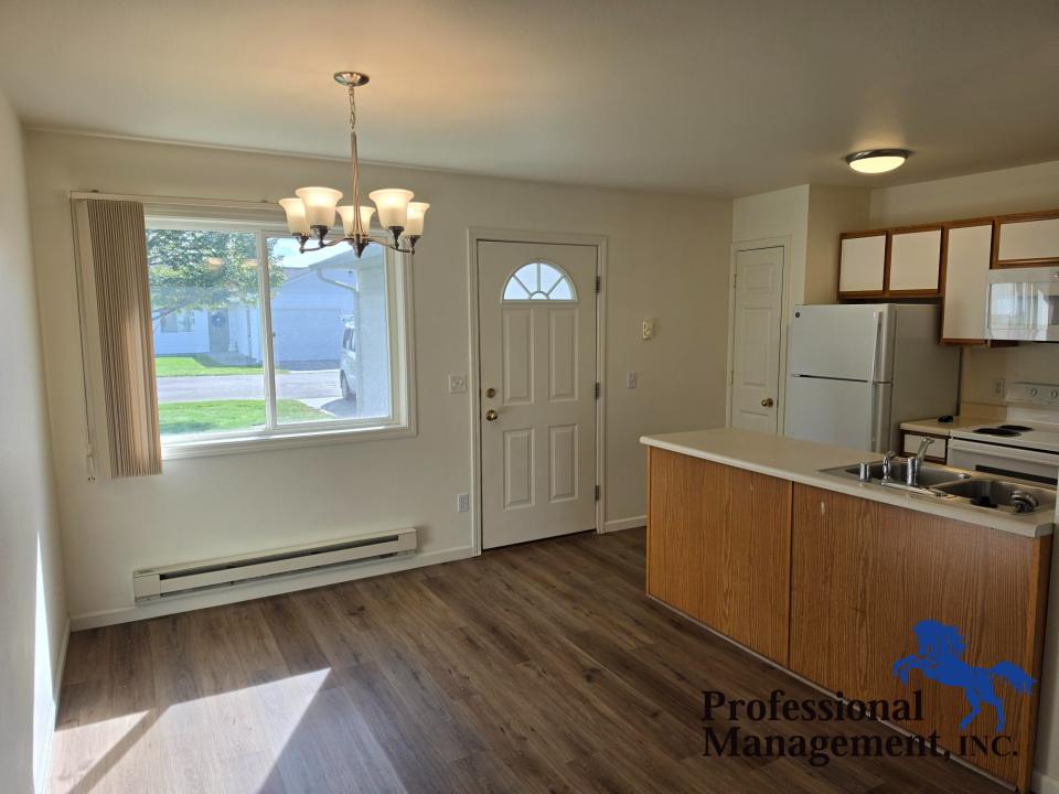 Entryway/Kitchen