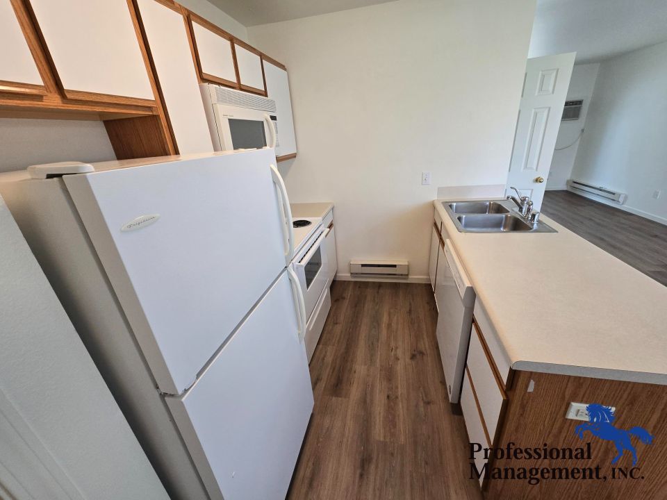 Kitchen w/ Dishwasher, Microwave & Disposal