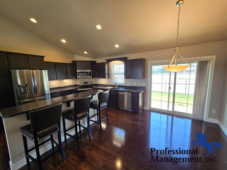 Kitchen & Dining Area