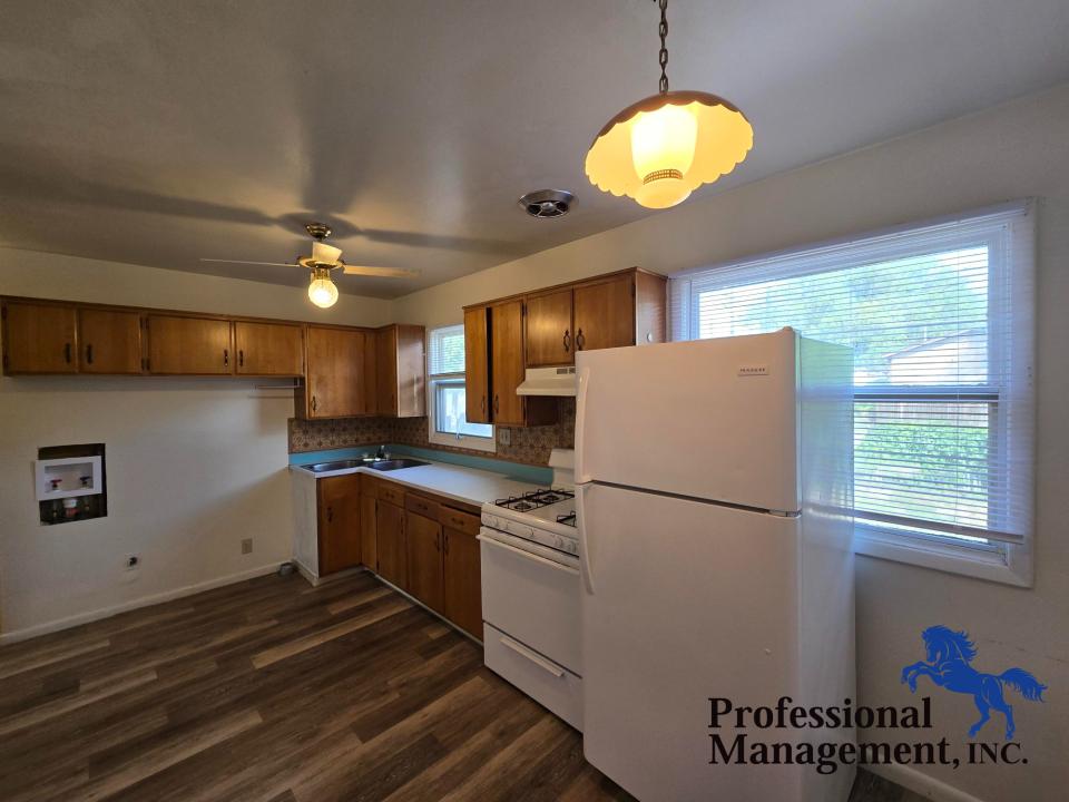 Kitchen and Washer & Dryer Hookups