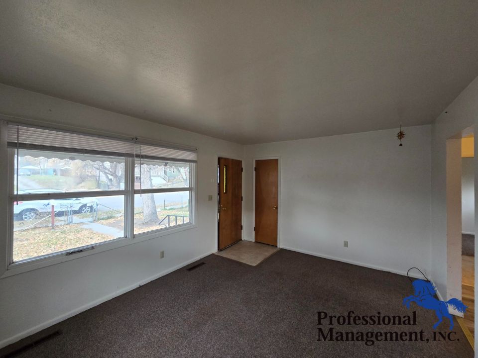 Livingroom /Entry Way