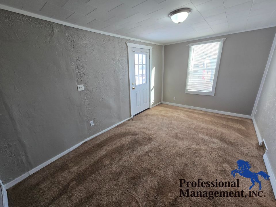 Livingroom /Entry Way