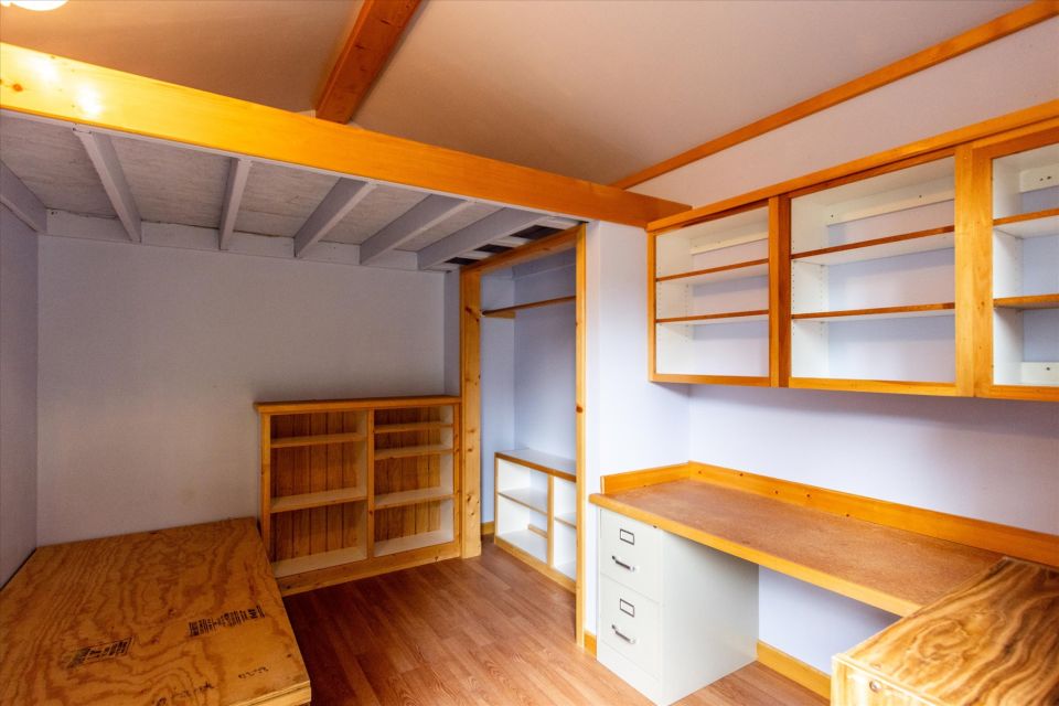 She Shed/Man Cave with Electricity