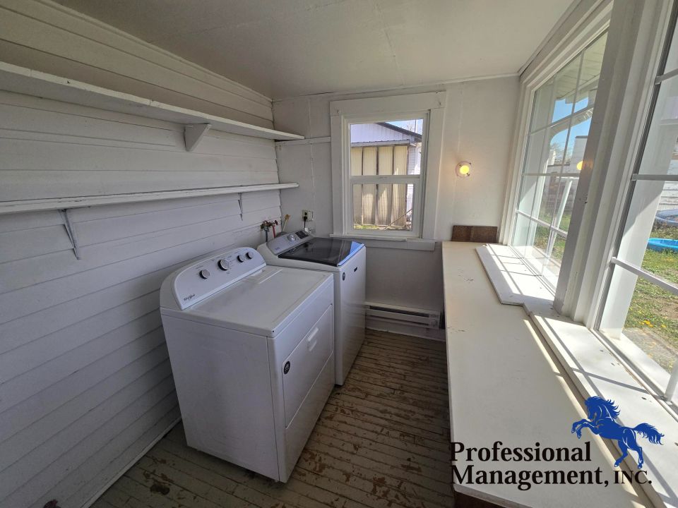 Laundry with Washer & Dryer