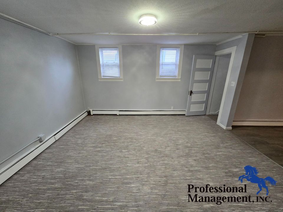 Livingroom /Entry Way