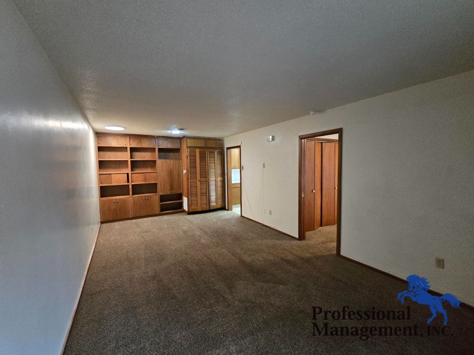 Livingroom /Entry Way